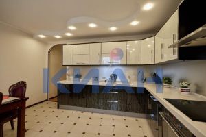 Продам квартиру 2-х комнатную с общей площадью 80.9м2, 10/10 эт., на улице Авиаторов ул, Советский р-н район, г. Красноярск, Красноярский край, Россия, агентство Интернет-партнер