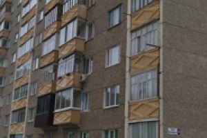 Продам квартиру 2-х комнатную с общей площадью 43.5м2, 8/9 эт., на улице Ленинградская ул, г. Воткинск, Удмуртия респ., Россия, агентство Интернет-партнер