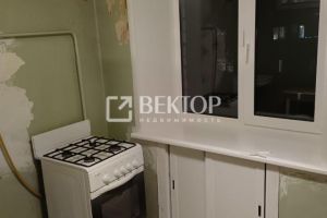 Продам квартиру 2-х комнатную с общей площадью 39.4м2, 3/3 эт., на улице Учебныйок, г. Пок караваево, Костромская обл., Россия, агентство Вектор