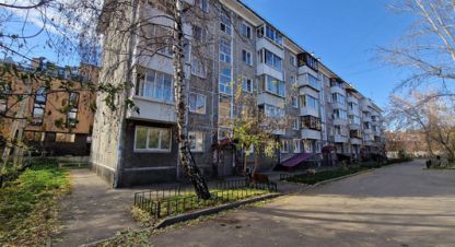 Продам квартиру 2-х комнатную с общей площадью 41м2, 5/5 эт., на улице Иосифа уткина ул, Октябрьский район, г. Иркутск, Иркутская обл., Россия, агентство Интернет-партнер. Фотография №1