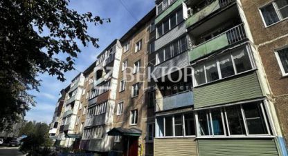 Продам квартиру 2-х комнатную с общей площадью 52м2, 4/5 эт., на улице Строительная, г. Тейково, Ивановская обл., Россия, агентство Вектор. Фотография №1