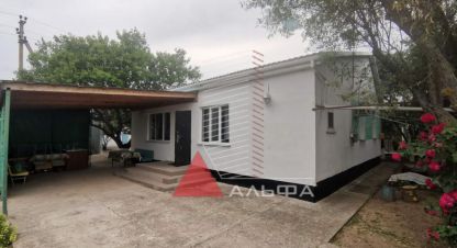 Продам дом 4-х комнатный с общей площадью 76м2, на улице Первомайская, г. Молочное, Крым авт. респ., Россия, агентство Альфа Недвижимость. Фотография №1