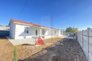 Продам дом 6-ти комнатный с общей площадью 200м2, на улице Кирова, г. Молочное, Крым авт. респ., Россия, агентство Альфа Недвижимость