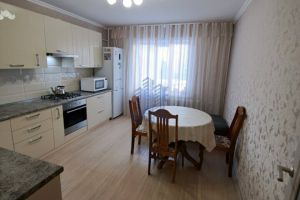 Продам квартиру 2-х комнатную с общей площадью 67.2м2, 3/9 эт., на улице Пирогова, г. Чебоксары, Чувашия респ., Россия, агентство Агентство недвижимости Ориентир