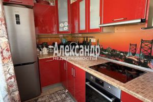 Продам квартиру 2-х комнатную с общей площадью 59.7м2, 6/6 эт., на улице Ленинградская ломоносовский  виллозскоеское поселение  малое карлино 24 подъезд, Ломоносовский район, г. Малое карлино дер, Ленинградская обл., Россия, агентство Александр-Недвижимость