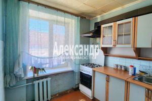 Продам квартиру 2-х комнатную с общей площадью 44.8м2, 1/5 эт., на улице Ленинградская кириши ленина, Киришский район, г. Кириши, Ленинградская обл., Россия, агентство Александр-Недвижимость Продам квартиру 2-х комнатную с общей площадью 44.8м2, 1/5 эт., на улице Ленинградская кириши ленина, Киришский район, г. Кириши, Ленинградская обл., Россия, агентство Александр-Недвижимость