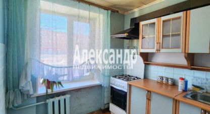 Продам квартиру 2-х комнатную с общей площадью 44.8м2, 1/5 эт., на улице Ленинградская кириши ленина, Киришский район, г. Кириши, Ленинградская обл., Россия, агентство Александр-Недвижимость. Фотография №1