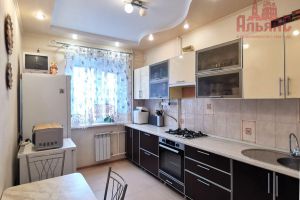 Продам квартиру 2-х комнатную с общей площадью 65м2, 3/9 эт., на улице Куликова, г. Астрахань, Астраханская обл., Россия, агентство Альянс