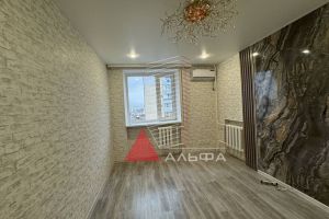 Продам квартиру 1 комнатную с общей площадью 18м2, 6/9 эт., на улице Конституции, г. Евпатория, Крым авт. респ., Россия, агентство Альфа Недвижимость
