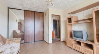Продам квартиру 1 комнатную с общей площадью 31.7м2, 5/5 эт., на улице Керченская 5-я, Трусовский район, г. Астрахань, Астраханская обл., Россия, агентство АН Доверие. Фотография №1