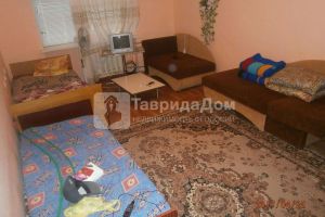 Продам квартиру 3-х комнатную с общей площадью 78м2, 1/5 эт., на улице Дружбы ул, Камыши район, г. Феодосия , Крым авт. респ., Россия, агентство ТавридаДом.ру