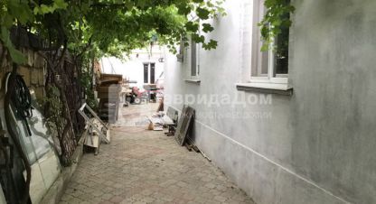 Продам дом 3-х комнатный с общей площадью 80м2, Центр район, г. Феодосия , Крым авт. респ., Россия, агентство ТавридаДом.ру. Фотография №1