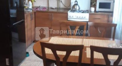 Продам квартиру 3-х комнатную с общей площадью 56м2, 1/5 эт., на улице Крымская ул, Крымская район, г. Феодосия , Крым авт. респ., Россия, агентство ТавридаДом.ру. Фотография №1