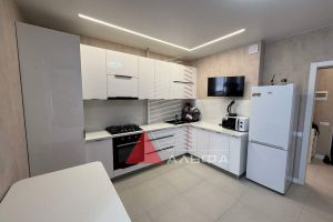 Продам квартиру 1 комнатную с общей площадью 44.6м2, 3/8 эт., на улице Чапаева, г. Евпатория, Крым авт. респ., Россия, агентство Альфа Недвижимость