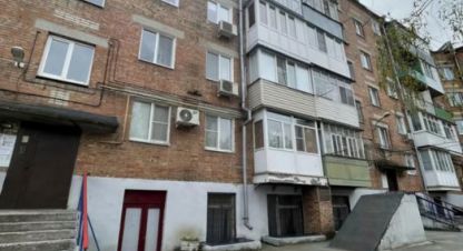 Продам квартиру 2-х комнатную с общей площадью 45м2, 5/5 эт., на улице Греческая, Центральный район, г. Таганрог, Ростовская обл., Россия, агентство агентство недвижимости Мир Жилья . Фотография №1