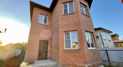 Продам дом 3-х комнатный с общей площадью 140м2, на улице 3-й знаменский проезд, г. Знаменский, Краснодарский край, Россия, агентство Аурус-Риэлт. Фотография №1