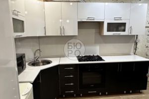 Продам квартиру 3-х комнатную с общей площадью 70м2, 3/9 эт., на улице Гоголя, г. Стерлитамак, Башкортостан респ., Россия, агентство Бюро