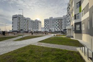 Продам квартиру 2-х комнатную с общей площадью 65м2, 6/9 эт., на улице Северная, г. Нижневартовск, Ханты-Мансийский авт. окр., Россия, агентство Премиум Макс