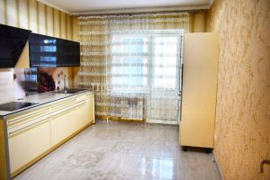 Продам квартиру 1 комнатную с общей площадью 63м2, 3/12 эт., на улице Чапаева, г. Нижневартовск, Ханты-Мансийский авт. окр., Россия, агентство Премиум Макс