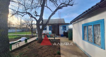 Продам дом 4-х комнатный с общей площадью 75м2, на улице Гагарина, г. Молочное, Крым авт. респ., Россия, агентство Альфа Недвижимость. Фотография №1