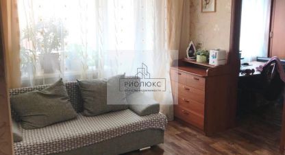 Продам квартиру 2-х комнатную с общей площадью 43.5м2, 4/5 эт., на улице Помяловского, Правобережный район, г. Магнитогорск, Челябинская обл., Россия, агентство РиоЛюкс. Фотография №1
