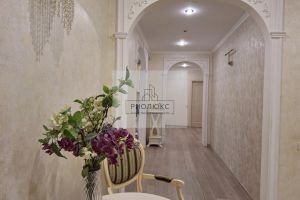 Продам квартиру 4-х комнатную с общей площадью 146м2, 5/6 эт., на улице Труда, Орджоникидзевский район, г. Магнитогорск, Челябинская обл., Россия, агентство РиоЛюкс