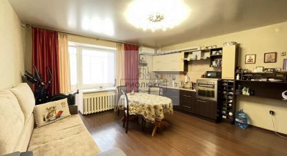 Продам квартиру 2-х комнатную с общей площадью 52.3м2, 5/5 эт., на улице Ленина, Орджоникидзевский район, г. Магнитогорск, Челябинская обл., Россия, агентство РиоЛюкс. Фотография №1