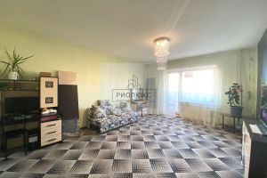 Продам квартиру 2-х комнатную с общей площадью 74.9м2, 4/9 эт., на улице 50-летия Магнитки, Орджоникидзевский район, г. Магнитогорск, Челябинская обл., Россия, агентство РиоЛюкс