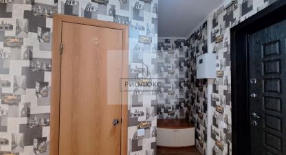 Продам квартиру 1 комнатную с общей площадью 33м2, 3/10 эт., на улице Зеленый лог, Орджоникидзевский район, г. Магнитогорск, Челябинская обл., Россия, агентство РиоЛюкс. Фотография №1