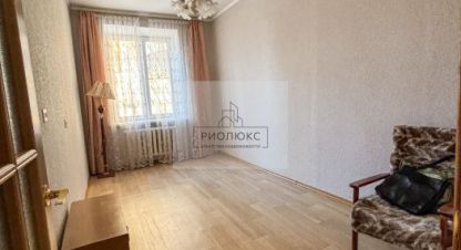 Продам квартиру 2-х комнатную с общей площадью 50.4м2, 1/4 эт., на улице Полевая, Орджоникидзевский район, г. Магнитогорск, Челябинская обл., Россия, агентство РиоЛюкс. Фотография №1