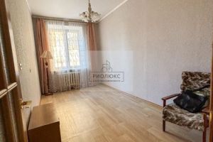 Продам квартиру 2-х комнатную с общей площадью 50.4м2, 1/4 эт., на улице Полевая, Орджоникидзевский район, г. Магнитогорск, Челябинская обл., Россия, агентство РиоЛюкс