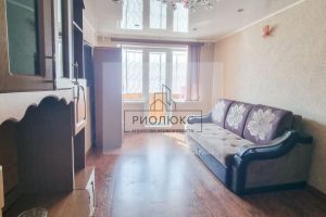 Продам квартиру 2-х комнатную с общей площадью 49м2, 1/9 эт., на улице Завенягина, Орджоникидзевский район, г. Магнитогорск, Челябинская обл., Россия, агентство РиоЛюкс