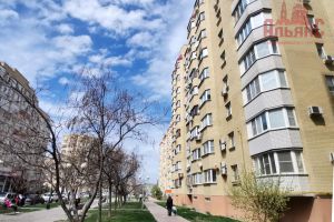 Продам квартиру 3-х комнатную с общей площадью 96.9м2, 8/9 эт., на улице Набережная Приволжского затона, Советский район, г. Астрахань, Астраханская обл., Россия, агентство Альянс