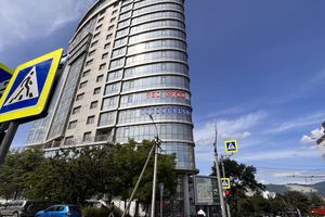 Продам квартиру 3-х комнатную с общей площадью 124м2, 7/17 эт., на улице Энгельса ул, Центральный район, г. Новороссийск, Краснодарский край, Россия, агентство Интернет-партнер