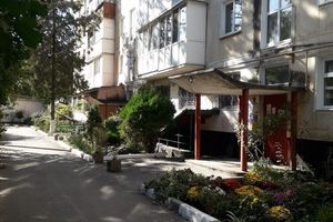Продам квартиру 2-х комнатную с общей площадью 43м2, 5/5 эт., на улице Крымских партизан ул, Центральный район, г. Симферополь , Крым авт. респ., Россия, агентство Интернет-партнер