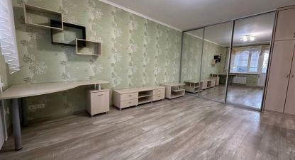Продам квартиру 2-х комнатную с общей площадью 54м2, 4/9 эт., на улице Азовская, Центральный район, г. Таганрог, Ростовская обл., Россия, агентство агентство недвижимости Мир Жилья . Фотография №1