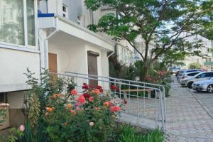 Продам квартиру 2-х комнатную с общей площадью 62м2, 3/5 эт., на улице Адмиральский, г. Феодосия , Крым авт. респ., Россия, агентство АН Метр Крым Сочи