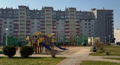 Продам квартиру 2-х комнатную с общей площадью 70м2, 7/9 эт., на улице Флотская, Ленинградский район, г. Калининград, Калининградская обл., Россия, агентство Home Invest. Фотография №1