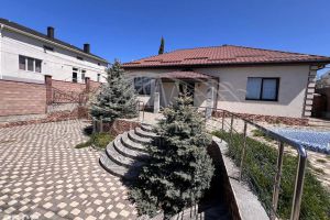 Продам дом 3-х комнатный с общей площадью 132м2, г. Ушаково, Крым авт. респ., Россия, агентство ООО Ренессанс Крым