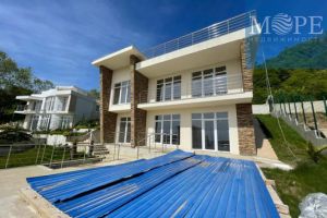 Продам дом с общей площадью 220м2, на улице Саят-нова ул, г. Краевско-армянское, Краснодарский край, Россия, агентство Интернет-партнер