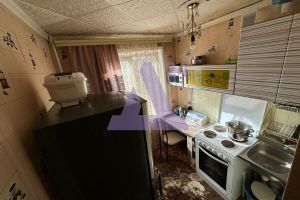 Продам квартиру 2-х комнатную с общей площадью 44.8м2, 4/5 эт., на улице Гущина, Ленинский район, г. Барнаул, Алтайский край, Россия, агентство АН Династия 24
