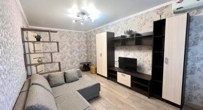 Продам квартиру 1 комнатную с общей площадью 30.4м2, 3/5 эт., на улице Луначарского ул, Приморский район, г. Новороссийск, Краснодарский край, Россия, агентство Интернет-партнер. Фотография №1