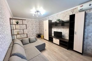 Продам квартиру 1 комнатную с общей площадью 30.4м2, 3/5 эт., на улице Луначарского ул, Приморский район, г. Новороссийск, Краснодарский край, Россия, агентство Интернет-партнер