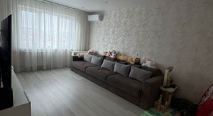 Продам квартиру 4-х комнатную с общей площадью 82.2м2, 7/10 эт., на улице Видова ул, Приморский район, г. Новороссийск, Краснодарский край, Россия, агентство Интернет-партнер. Фотография №1