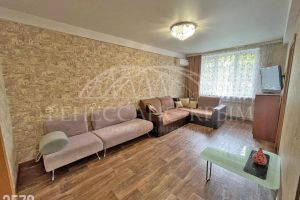 Продам квартиру 2-х комнатную с общей площадью 43.4м2, 1/5 эт., на улице Хрусталева, г. Севастополь, Крым авт. респ., Россия, агентство ООО Ренессанс Крым