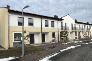 Продам коттедж/дачу 100-ти комнатную с общей площадью 105.4м2, на улице Средний пр-кт, г. Мистолово, Ленинградская обл., Россия, агентство Bridge Estate 