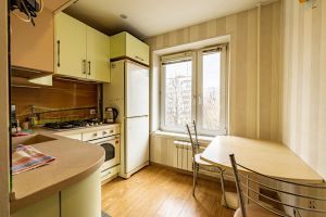 Продам квартиру 2-х комнатную с общей площадью 44.7м2, 6/9 эт., на улице Днепропетровская ул, Чертаново Центральное (ЮАО) район, г. Москва, Москва, Россия, агентство Интернет-партнер