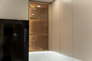 Продам квартиру 1 комнатную с общей площадью 34м2, 7/9 эт., на улице 9 мая, г. Евпатория, Крым авт. респ., Россия, агентство Альфа Недвижимость