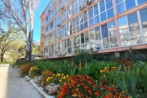 Продам квартиру 1 комнатную с общей площадью 15.7м2, 1/5 эт., на улице Калинина, г. Феодосия , Крым авт. респ., Россия, агентство АН Метр Крым Сочи