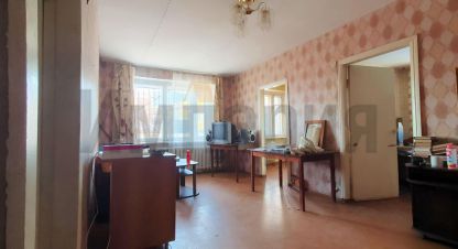 Продам квартиру 4-х комнатную с общей площадью 63м2, 1/5 эт., на улице Миллеровская, Волжский район, г. Саратов, Саратовская обл., Россия, агентство АН Империя. Фотография №1